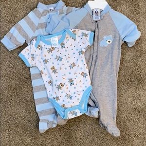 Newborn onesies/footies